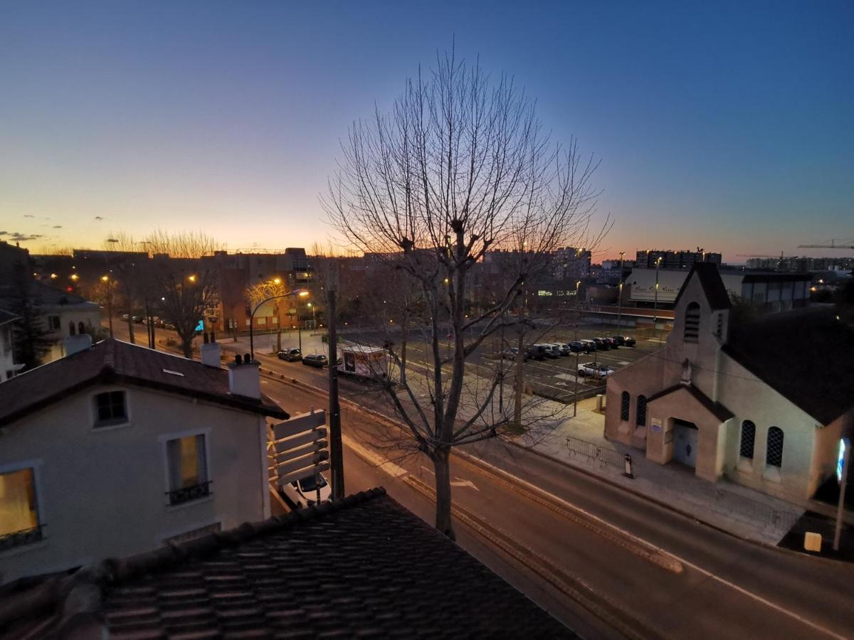 Bagneux Paris Confort Netflix Rer B Buitenkant foto